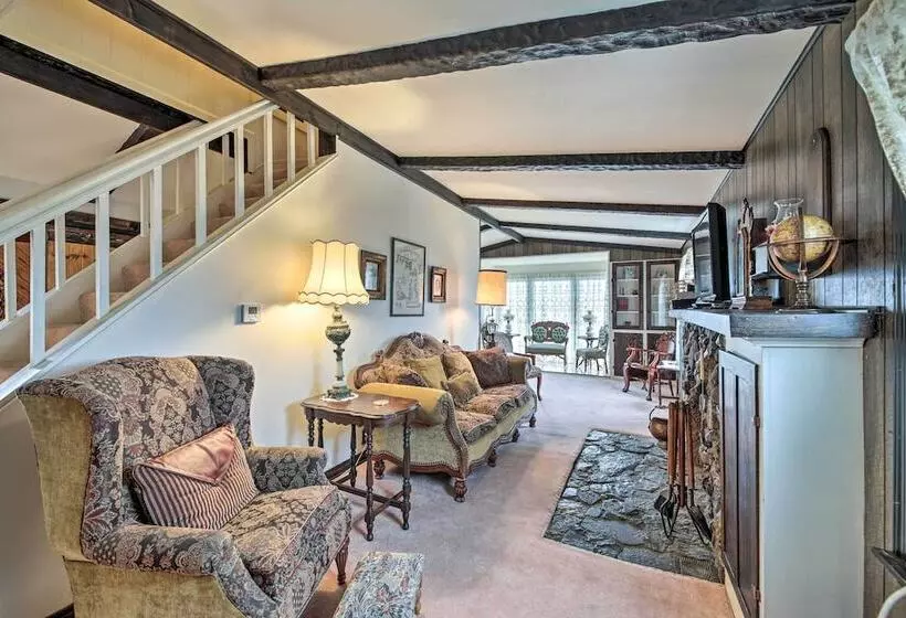 Historic Alexandria Home W/ Private Yard!