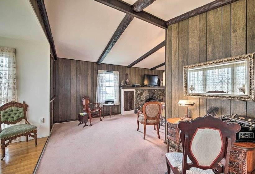 Historic Alexandria Home W/ Private Yard!