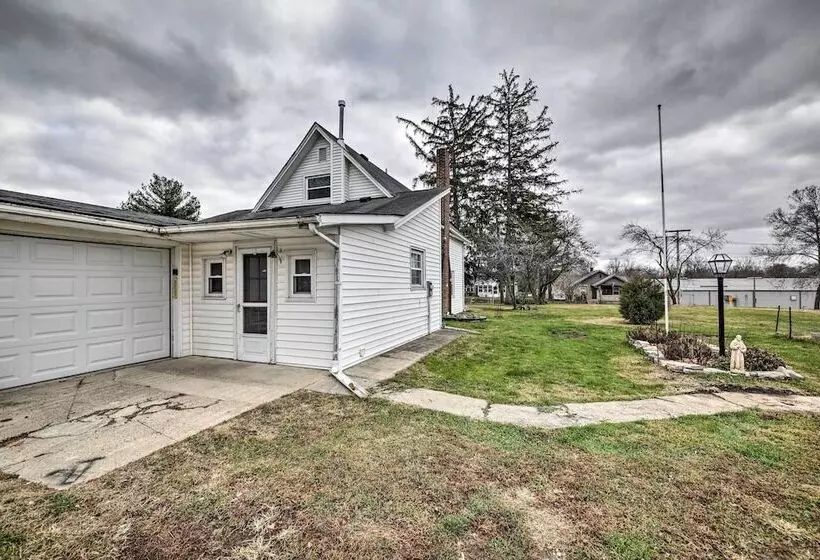 Historic Alexandria Home W/ Private Yard!