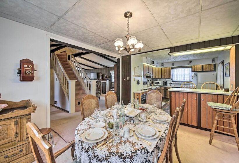 Historic Alexandria Home W/ Private Yard!