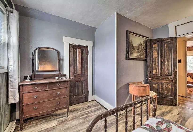 Historic Alexandria Home W/ Private Yard!