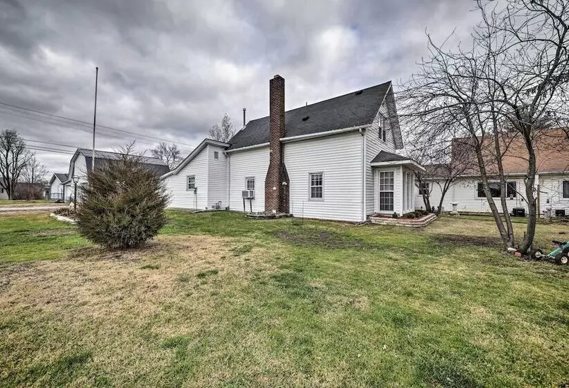 Historic Alexandria Home W/ Private Yard!