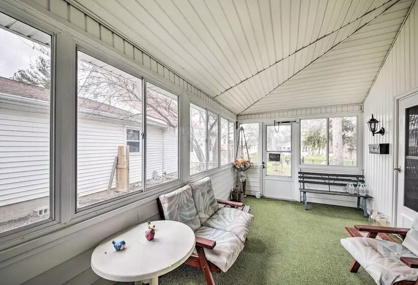 Historic Alexandria Home W/ Private Yard!