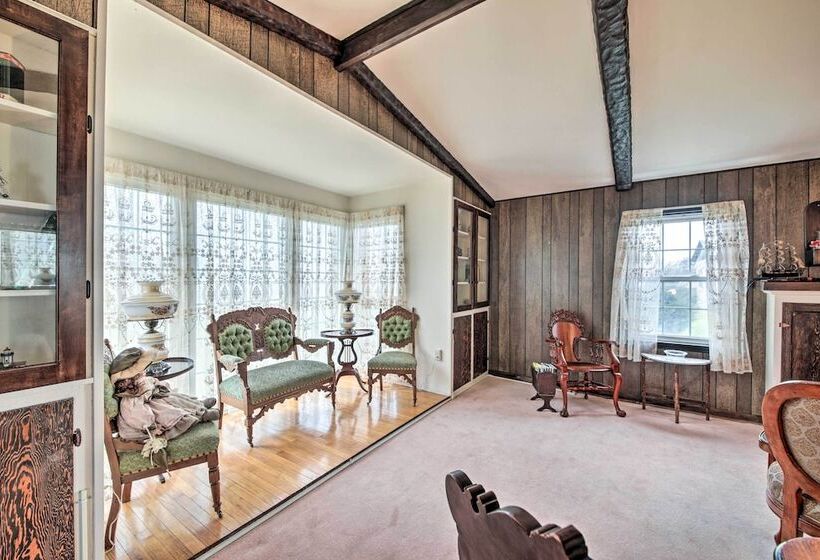 Historic Alexandria Home W/ Private Yard!