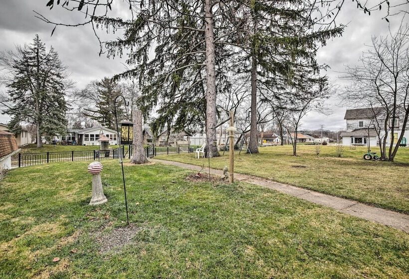 Historic Alexandria Home W/ Private Yard!