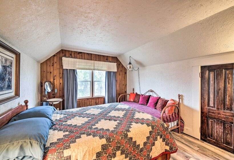 Historic Alexandria Home W/ Private Yard!