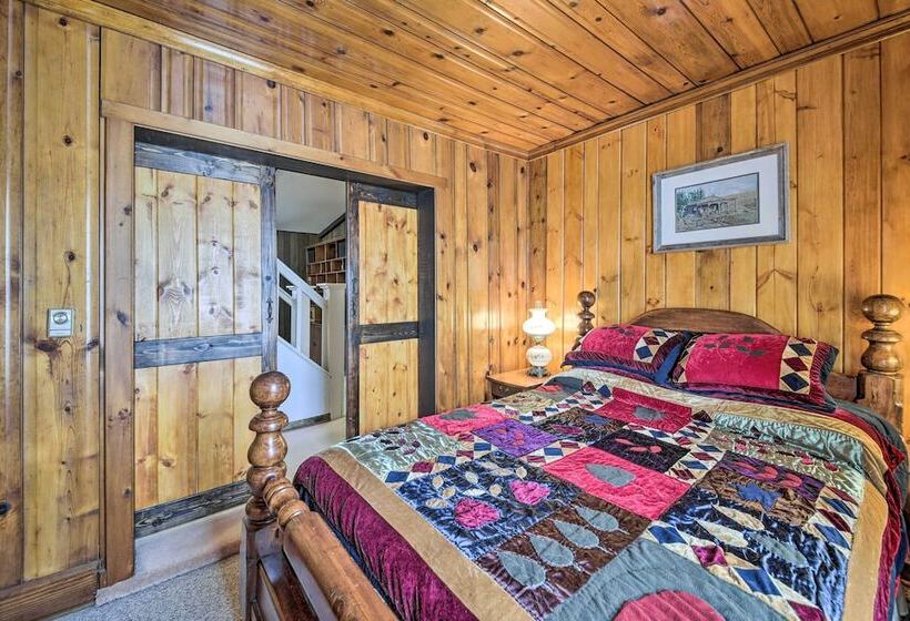 Historic Alexandria Home W/ Private Yard!