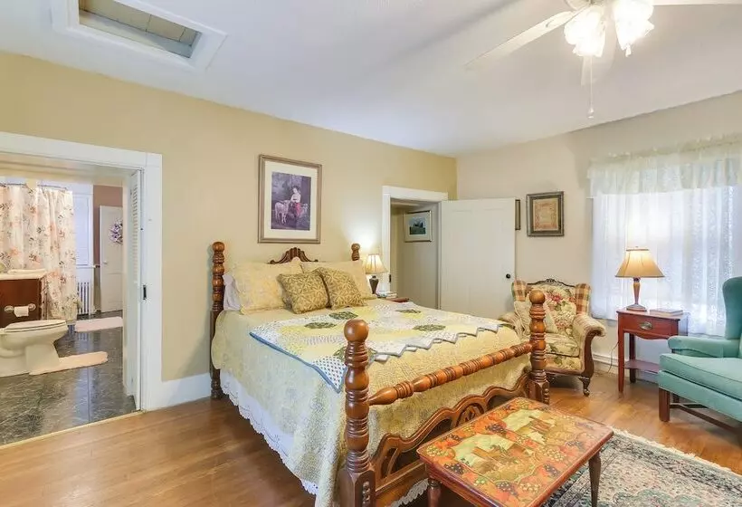 Historic West Virginia Home Built In 1854!