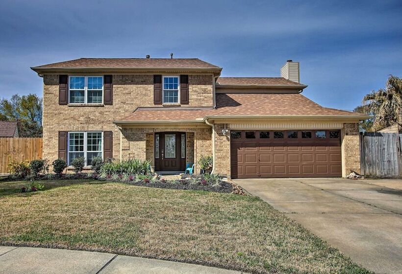 Houston Home With Private Outdoor Pool!