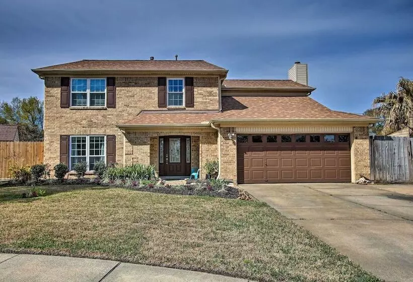 Houston Home With Private Outdoor Pool!