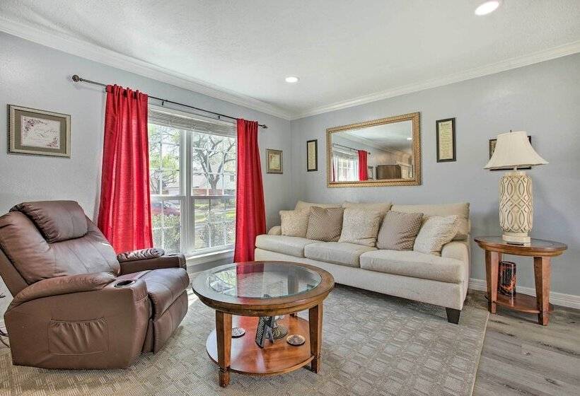 Houston Home With Private Outdoor Pool!