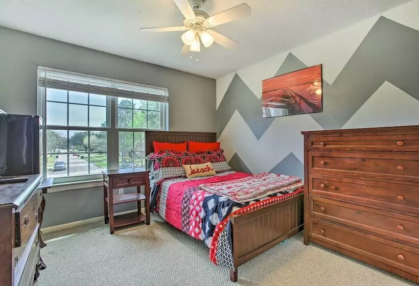 Houston Home With Private Outdoor Pool!