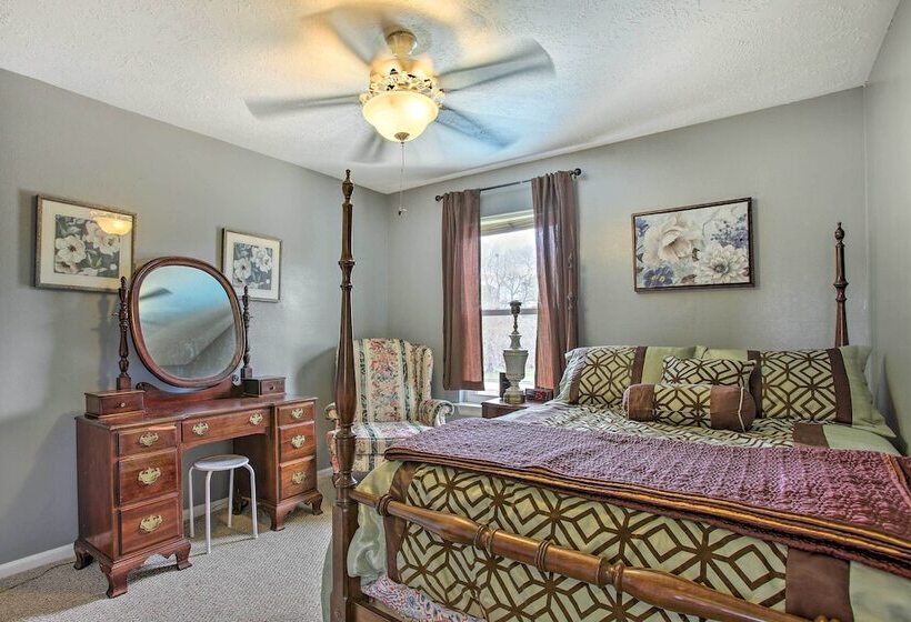 Houston Home With Private Outdoor Pool!