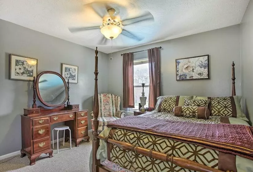 Houston Home With Private Outdoor Pool!