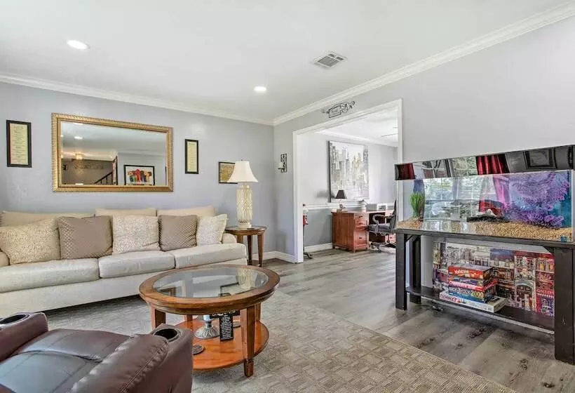 Houston Home With Private Outdoor Pool!