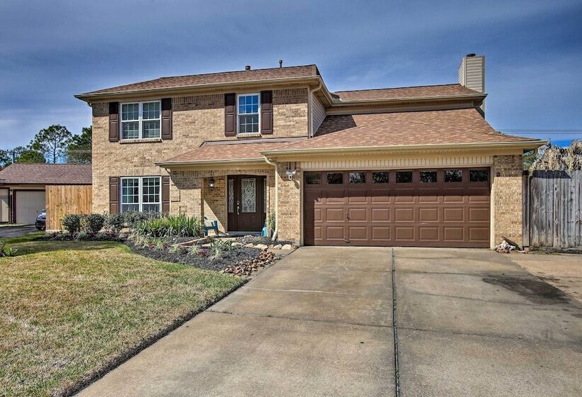 Houston Home With Private Outdoor Pool!