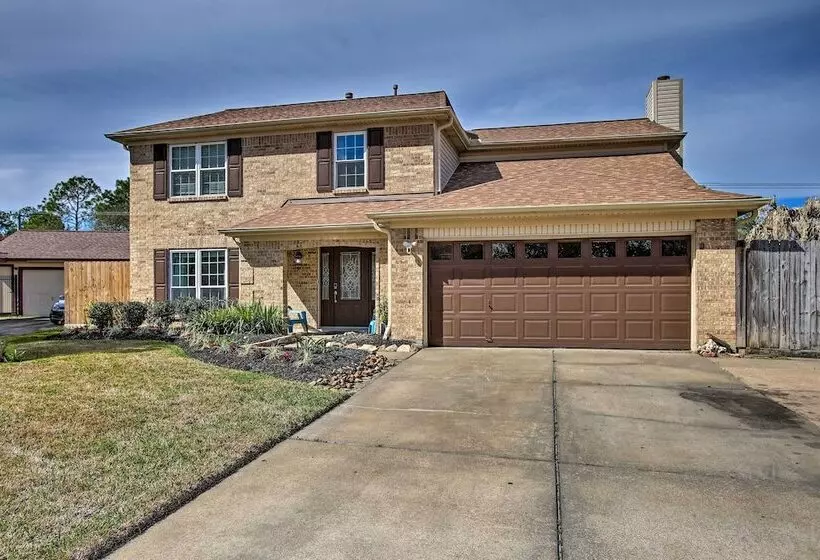 Houston Home With Private Outdoor Pool!