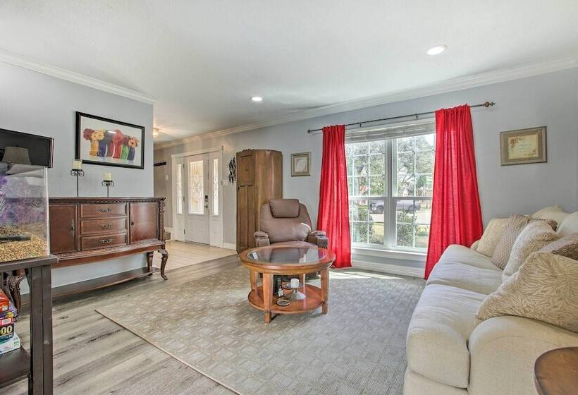 Houston Home With Private Outdoor Pool!