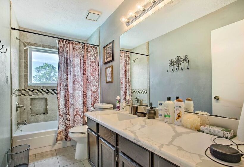 Houston Home With Private Outdoor Pool!