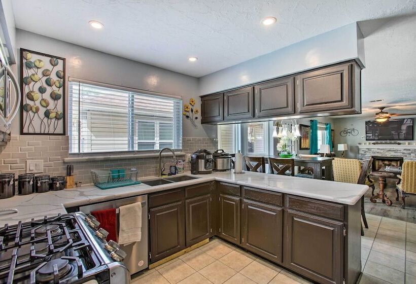 Houston Home With Private Outdoor Pool!