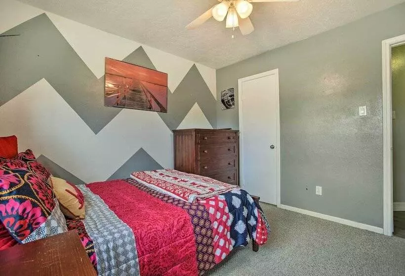 Houston Home With Private Outdoor Pool!