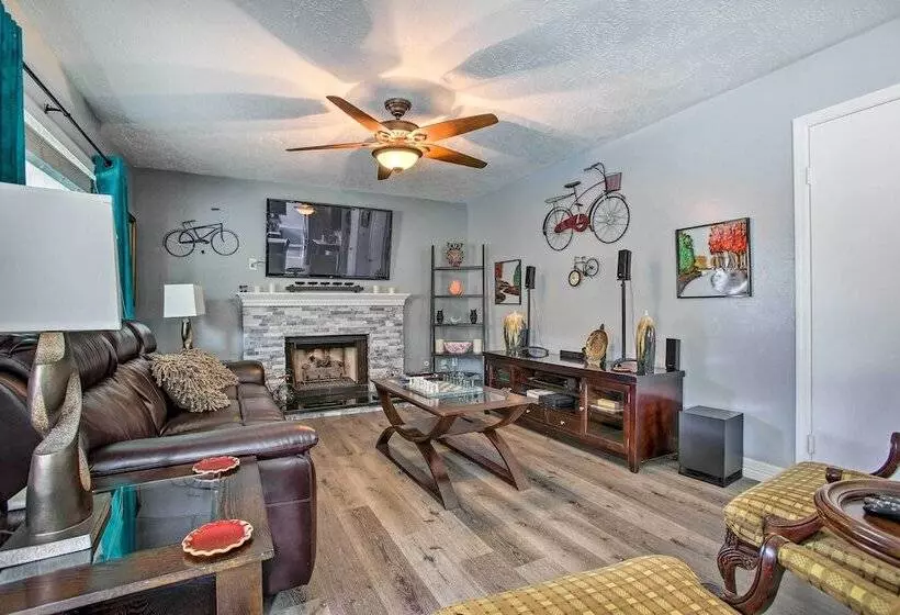 Houston Home With Private Outdoor Pool!