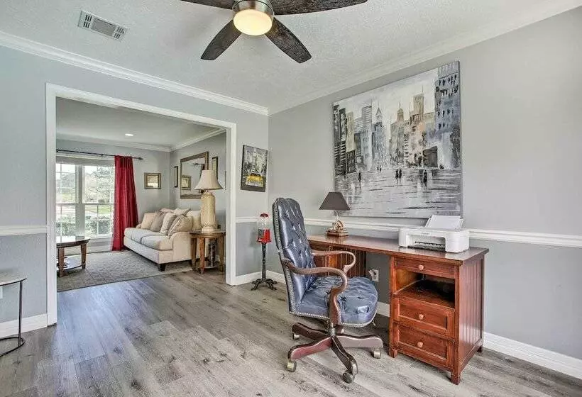 Houston Home With Private Outdoor Pool!