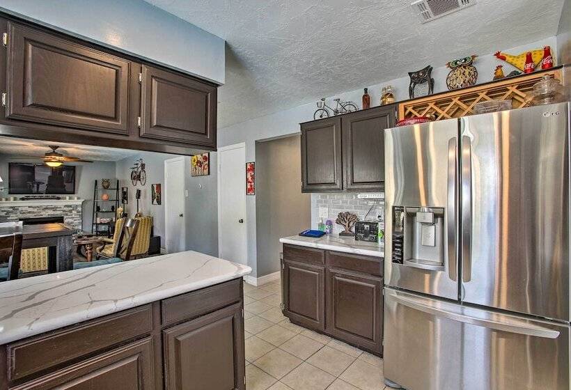 Houston Home With Private Outdoor Pool!