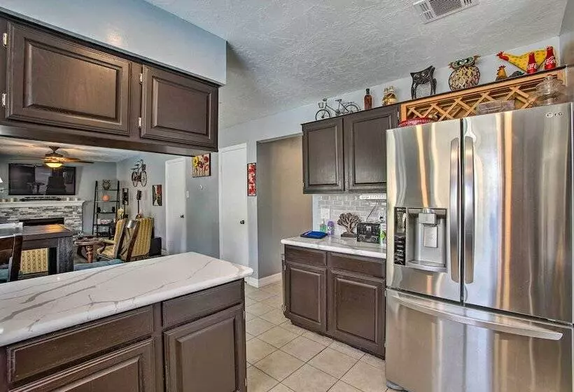 Houston Home With Private Outdoor Pool!