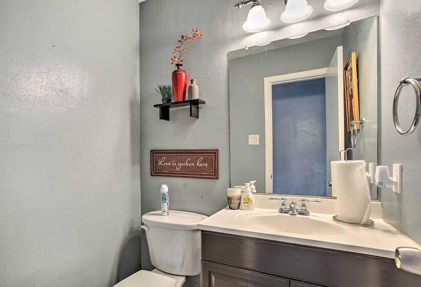 Houston Home With Private Outdoor Pool!