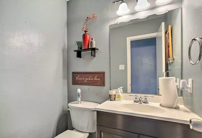 Houston Home With Private Outdoor Pool!