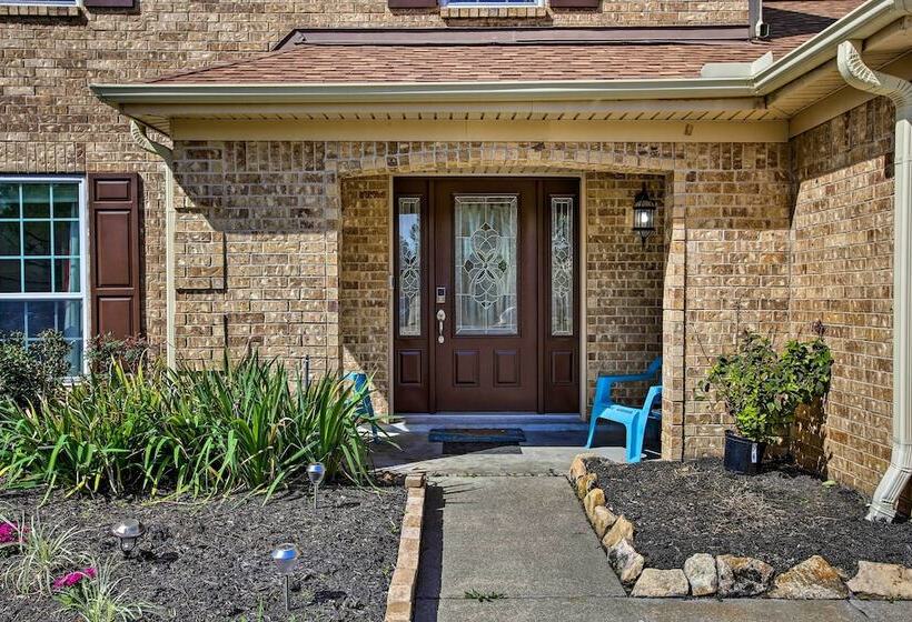 Houston Home With Private Outdoor Pool!