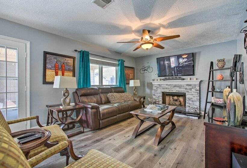 Houston Home With Private Outdoor Pool!