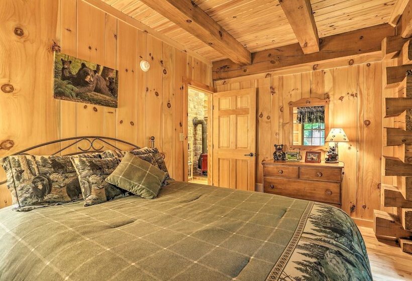 Lake Wallenpaupack Cabin W/ Shared Pool!