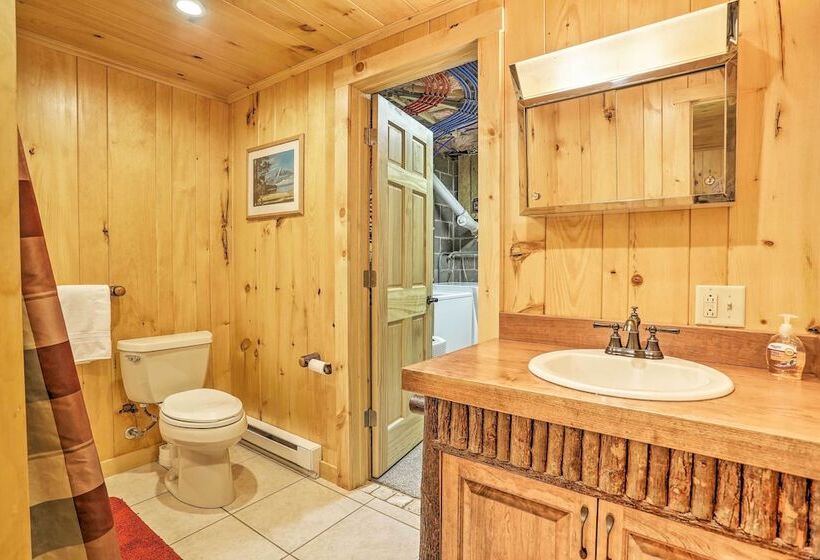 Lake Wallenpaupack Cabin W/ Shared Pool!