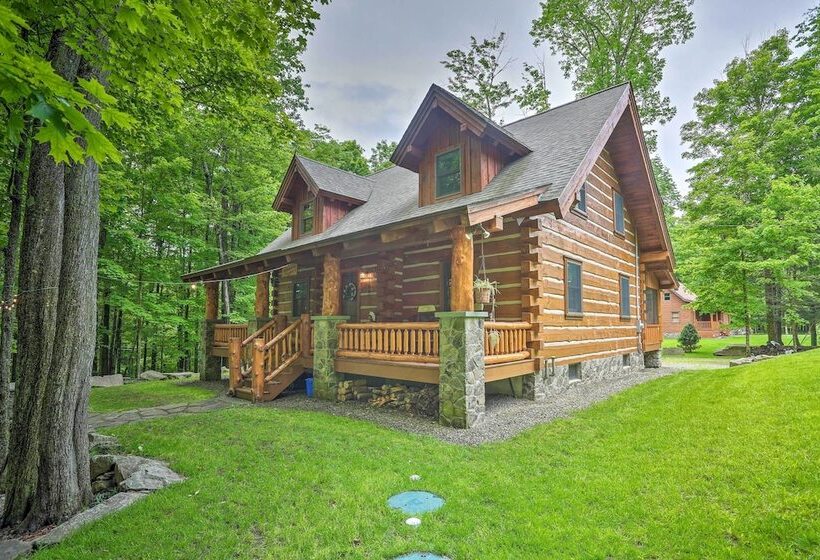 Lake Wallenpaupack Cabin W/ Shared Pool!