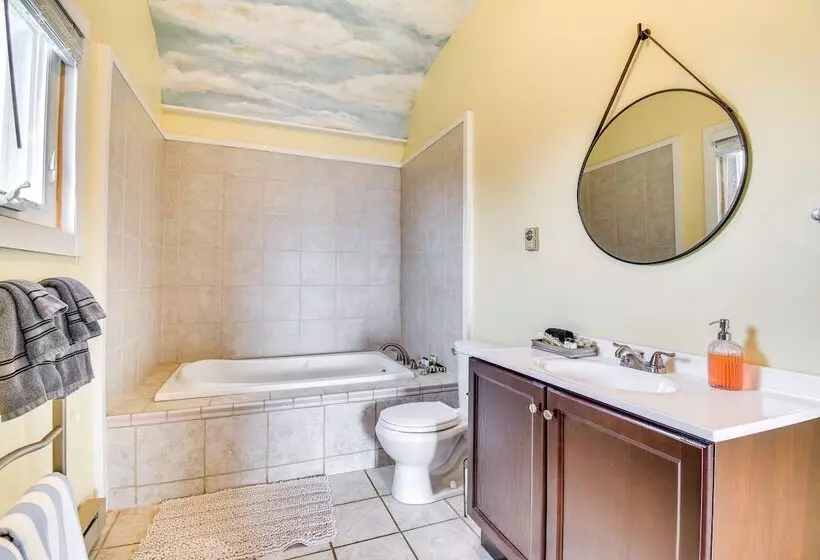 Lakefront Cayuga Retreat W/ Private Deck & Hot Tub