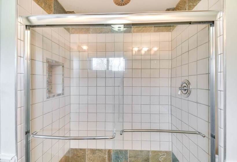 Lakefront Cayuga Retreat W/ Private Deck & Hot Tub