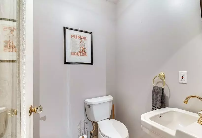 Lakefront Cayuga Retreat W/ Private Deck & Hot Tub