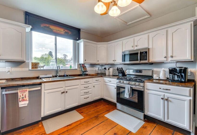 Lakefront Cayuga Retreat W/ Private Deck & Hot Tub