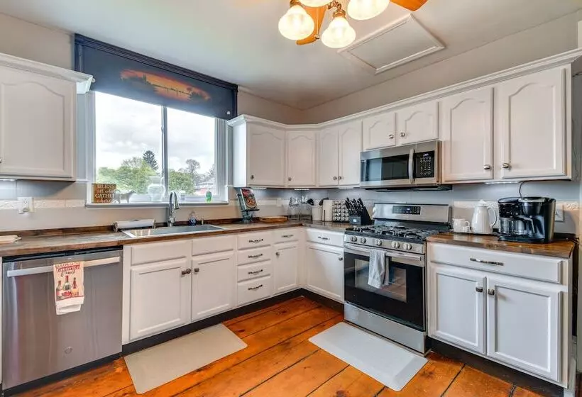 Lakefront Cayuga Retreat W/ Private Deck & Hot Tub