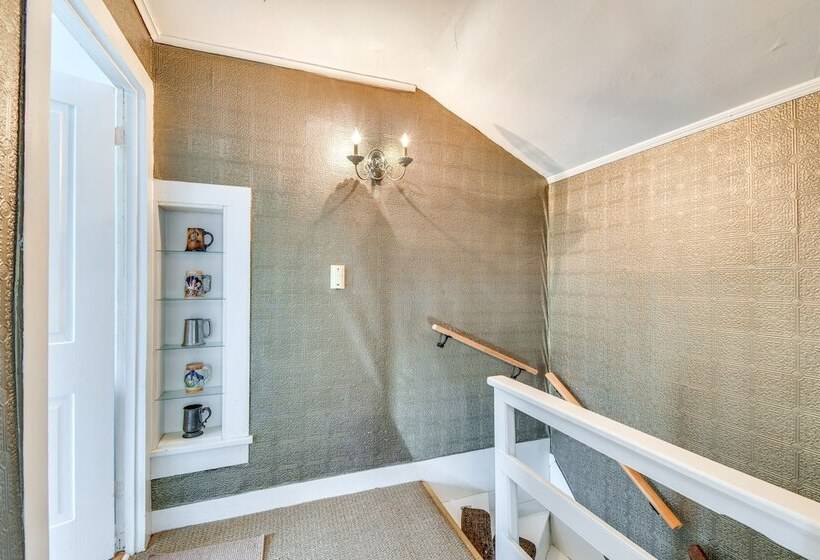 Lakefront Cayuga Retreat W/ Private Deck & Hot Tub