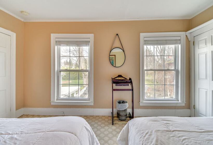 Lakefront Cayuga Retreat W/ Private Deck & Hot Tub