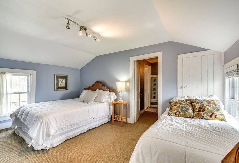 Lakefront Cayuga Retreat W/ Private Deck & Hot Tub