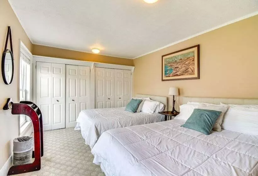 Lakefront Cayuga Retreat W/ Private Deck & Hot Tub