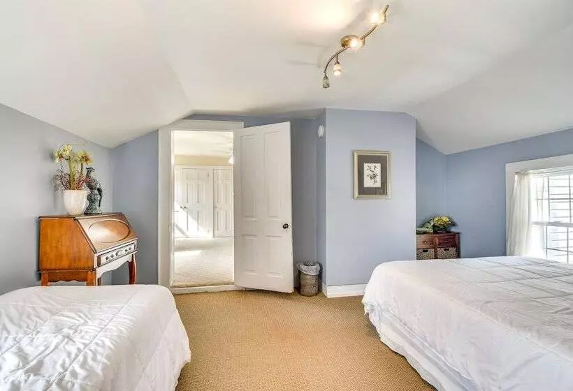 Lakefront Cayuga Retreat W/ Private Deck & Hot Tub