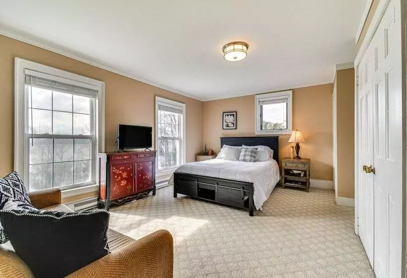 Lakefront Cayuga Retreat W/ Private Deck & Hot Tub