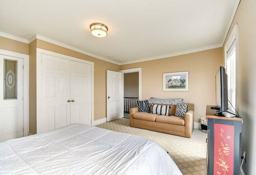 Lakefront Cayuga Retreat W/ Private Deck & Hot Tub