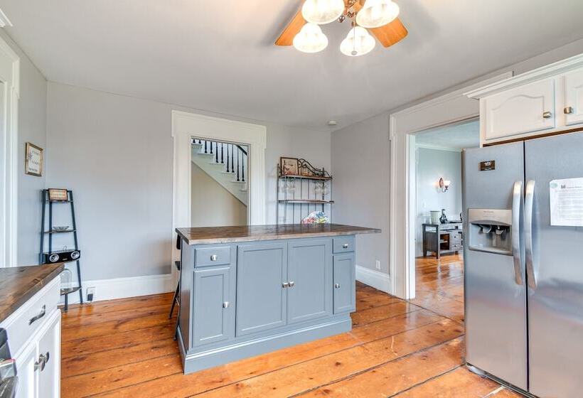 Lakefront Cayuga Retreat W/ Private Deck & Hot Tub