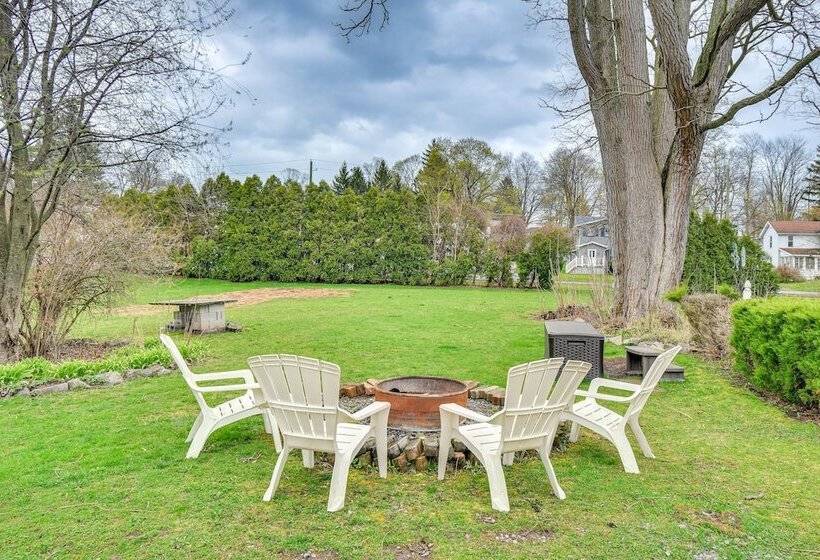 Lakefront Cayuga Retreat W/ Private Deck & Hot Tub